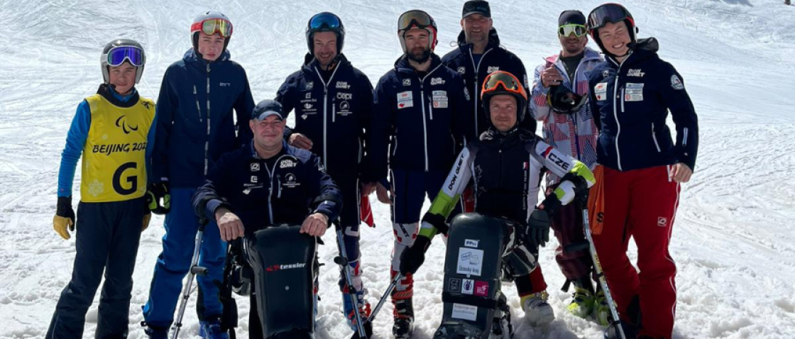 Koncem března a začátkem dubna se čeští reprezentanti zapojili do závodů FIS PARA ALPINE